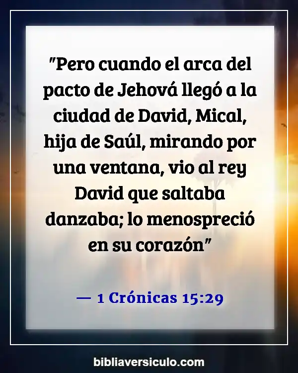 Versículos de la Biblia Sobre David bailó (1 Crónicas 15:29)